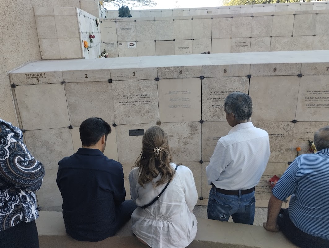 Funeraria Mausoleos Capilla y Nichos